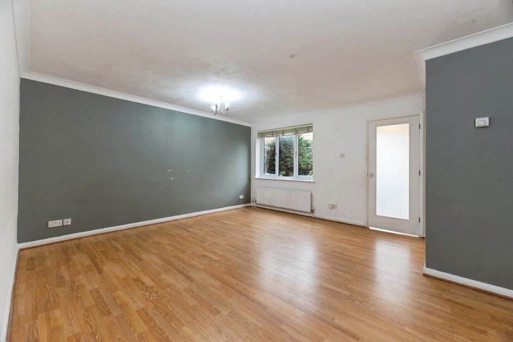 Property photo 2 of 13 Picture No. 17