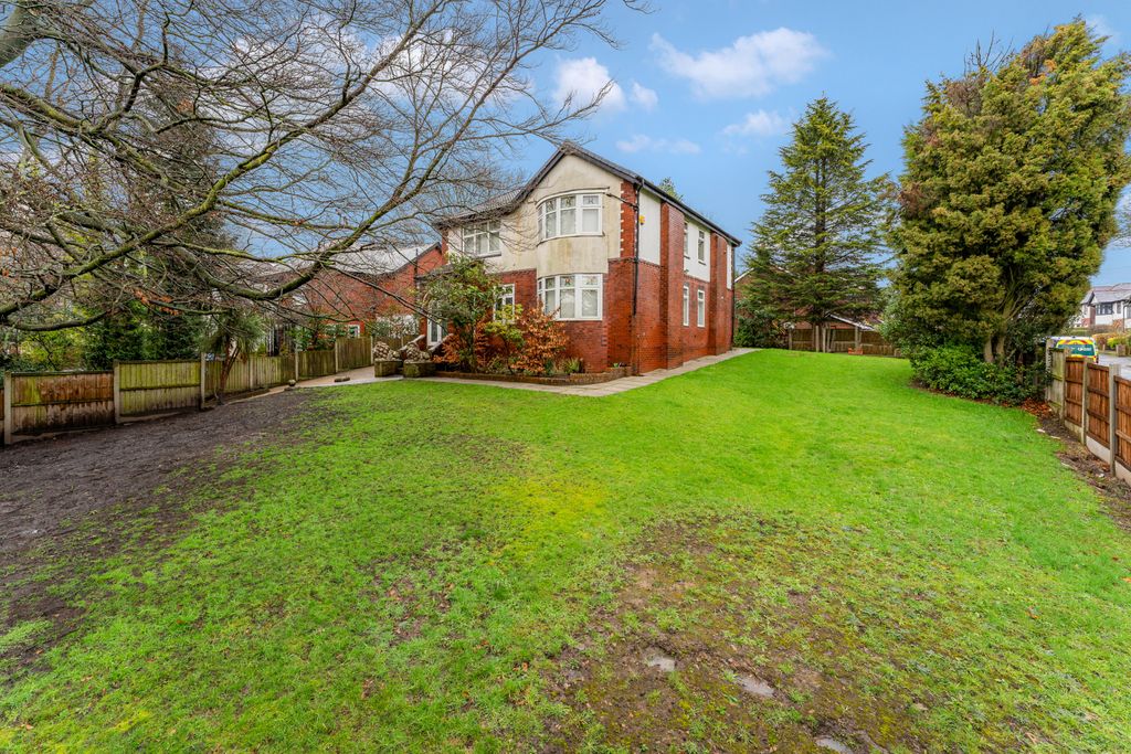 Property photo 1 of 45 Bury Old Road Prestwich, M25 0Er
