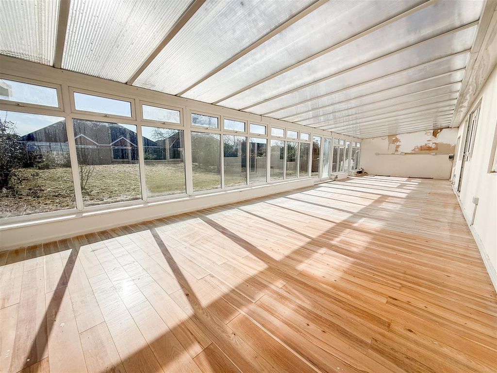 Property photo 3 of 26 Conservatory