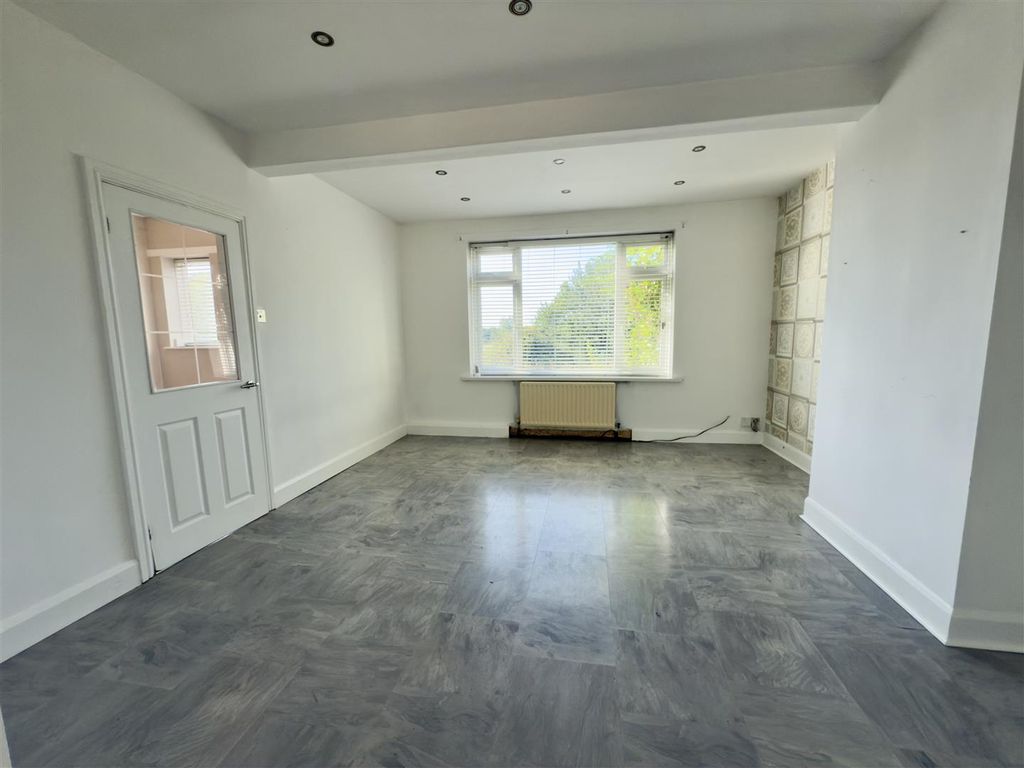 Property photo 2 of 10 Lounge