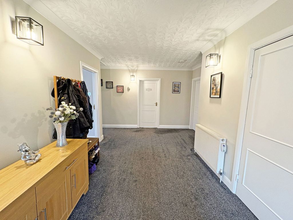 Property photo 2 of 32