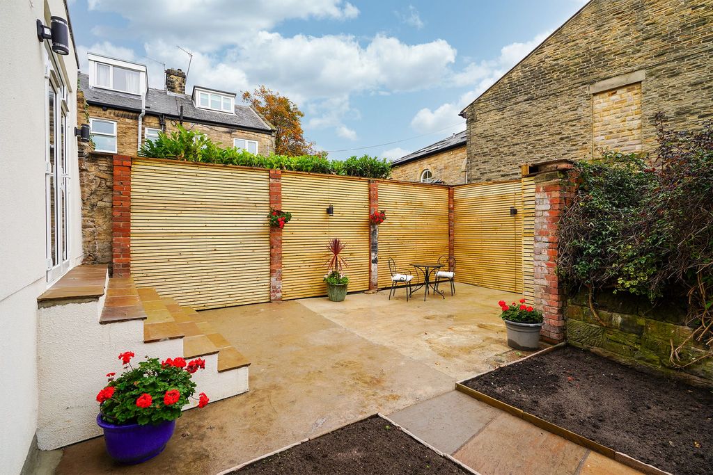 Property photo 3 of 18