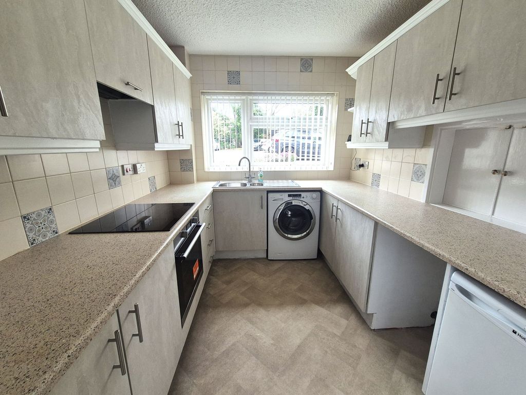 Property photo 2 of 8 Kitchen