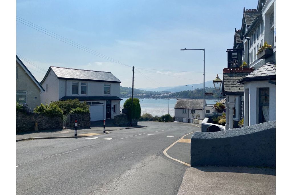 Property photo 2 of 23