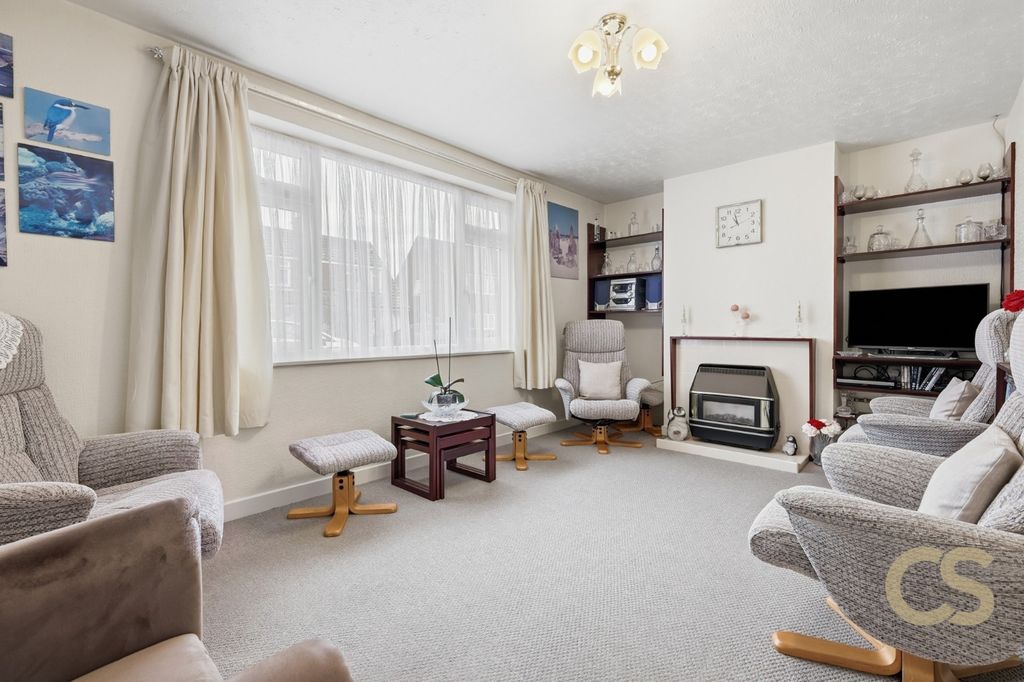 Property photo 2 of 16 5331801