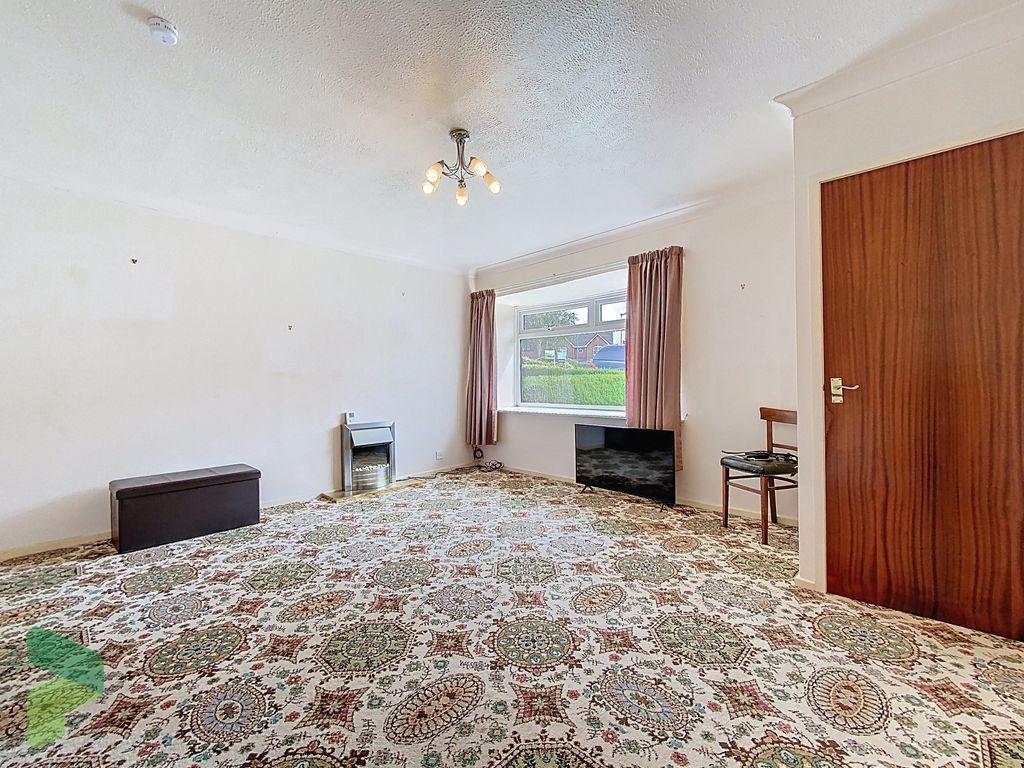 Property photo 3 of 31 Living Room