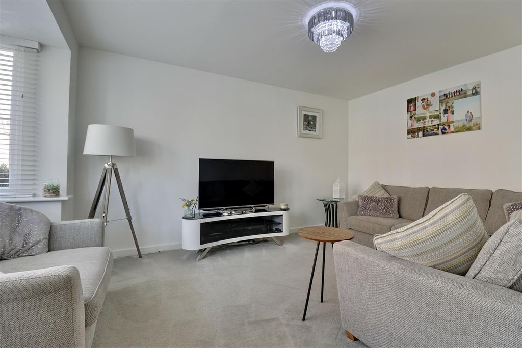 Property photo 3 of 14 Living Room