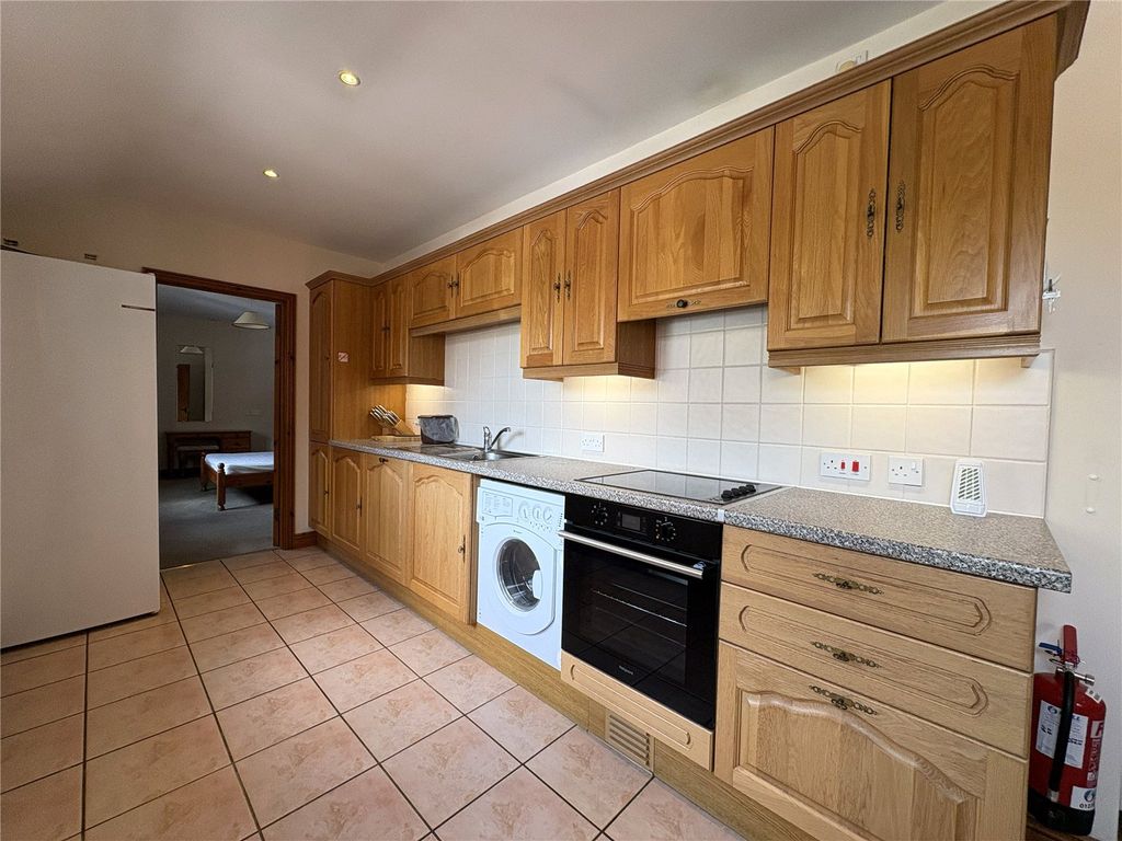 Property photo 3 of 11 Picture No. 17