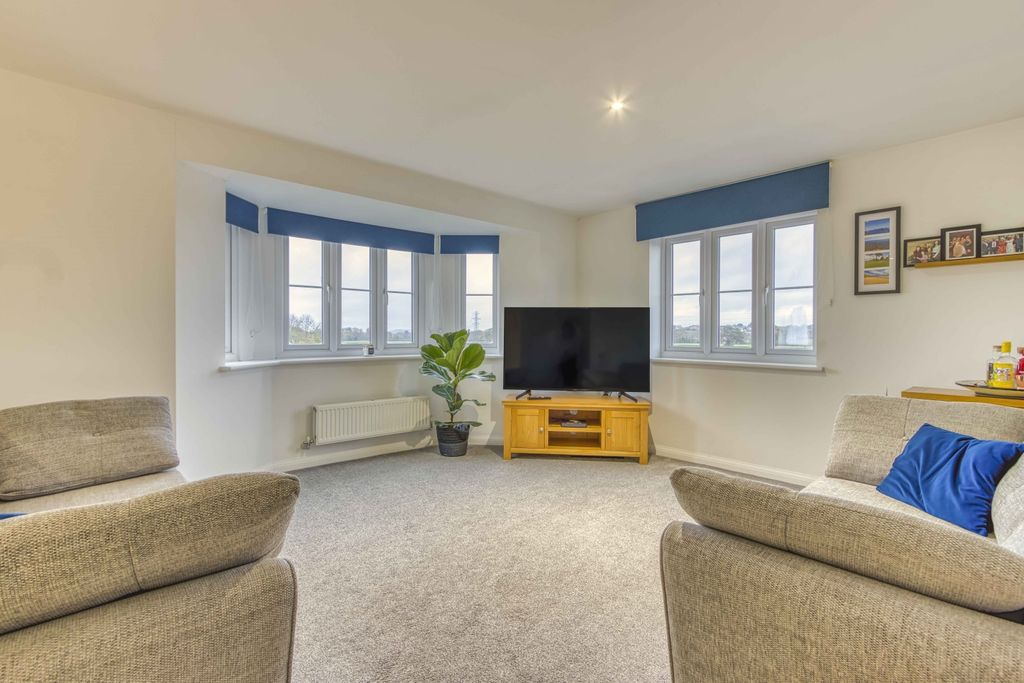 Property photo 2 of 15 Mill House Road (1)