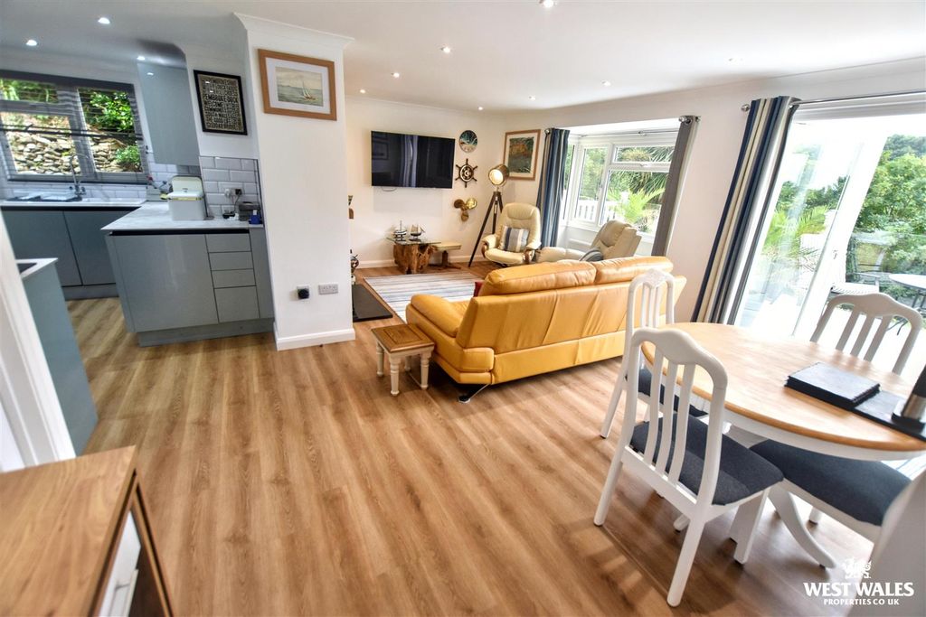 Property photo 2 of 33 18 (8).Jpg