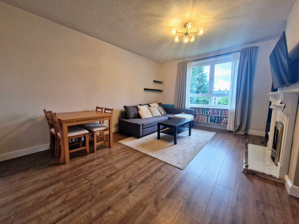 Property photo 2 of 11 Lounge