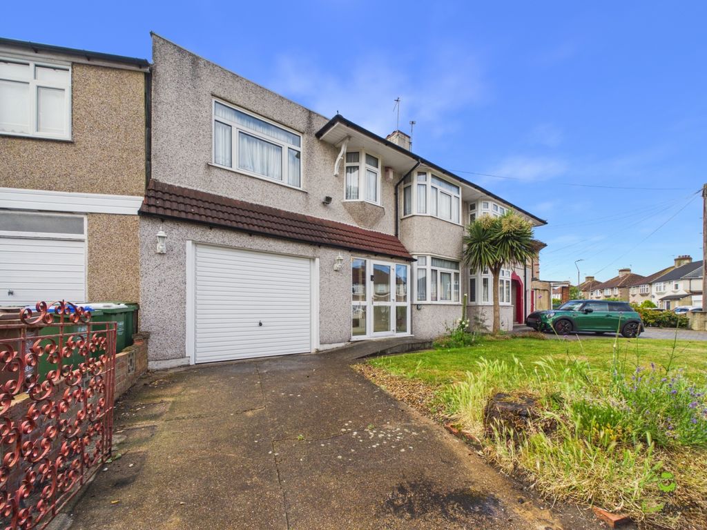 Property photo 2 of 23 Presented By Clinton At Ewemove Bexleyheath And Da