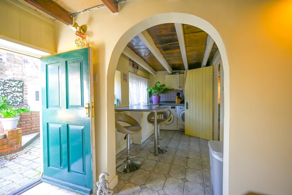 Property photo 3 of 19 Church St Ewemove Guisborough-2