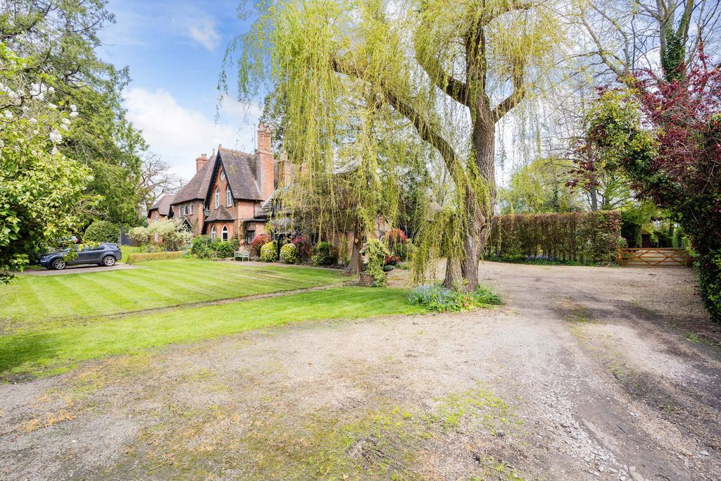 3 bed end terrace house for saleEast Grinstead Road, Lingfield RH7