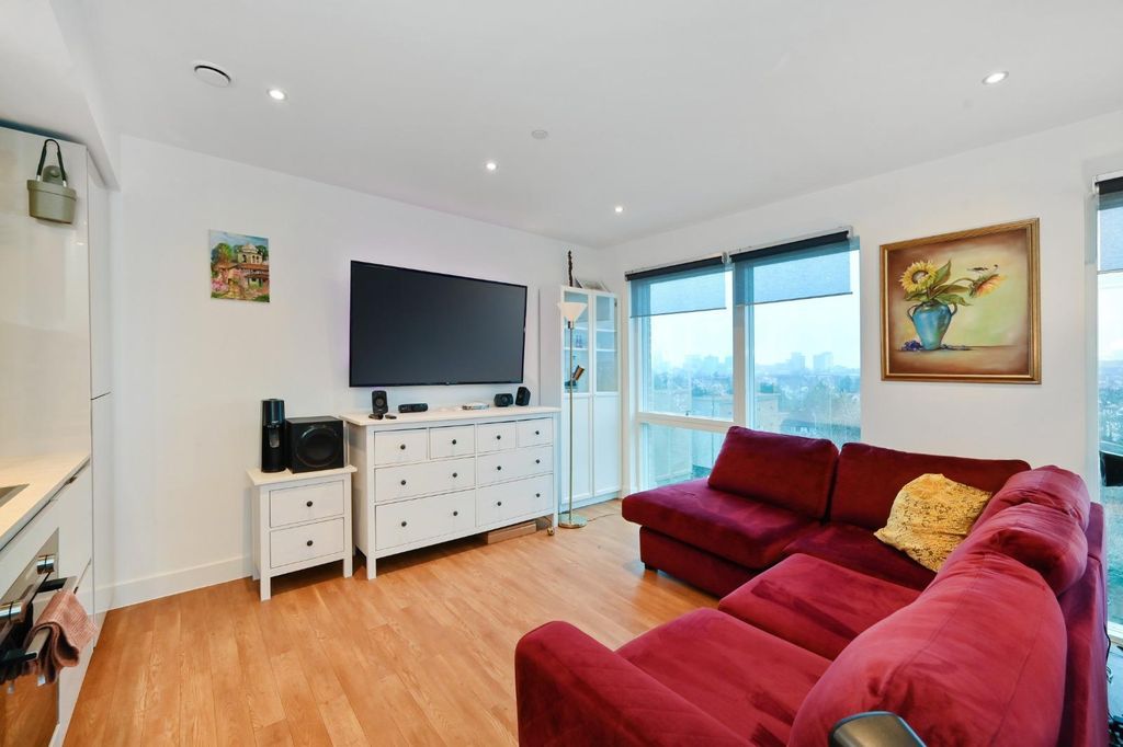 Property photo 1 of 9