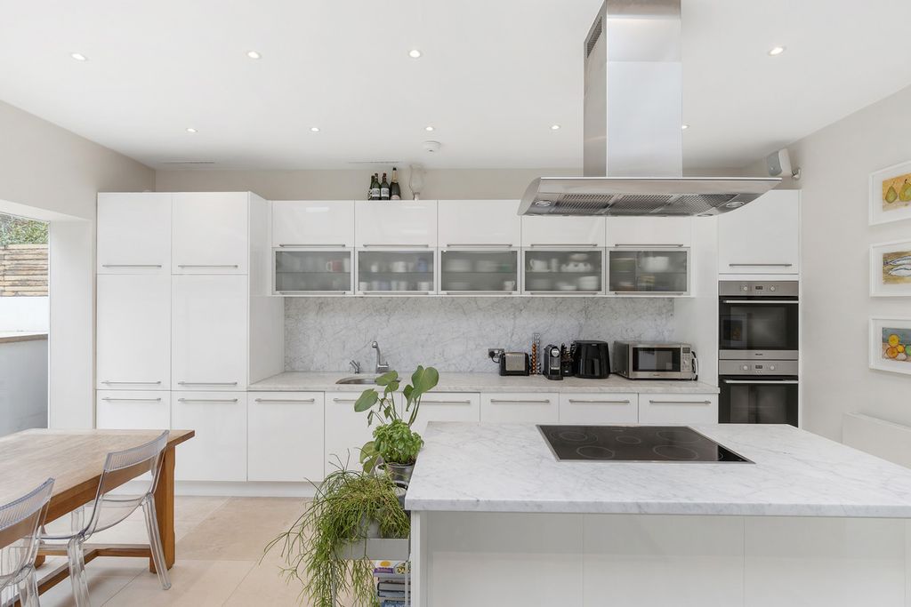 Property photo 3 of 25