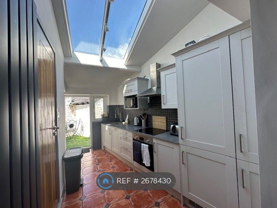 Property photo 2 of 10 Kitchen