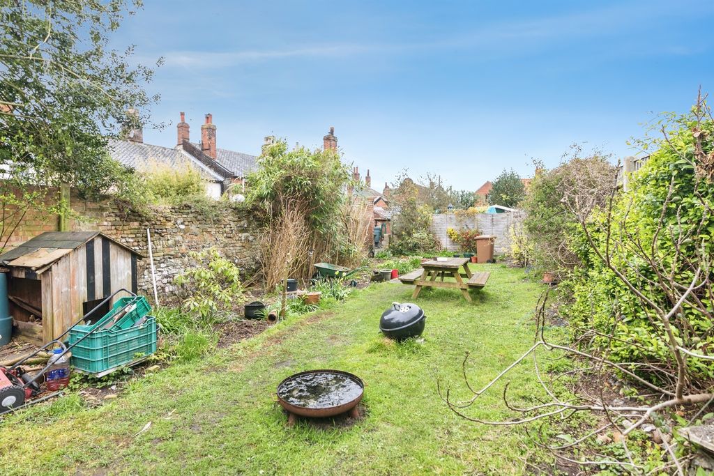 Property photo 2 of 18