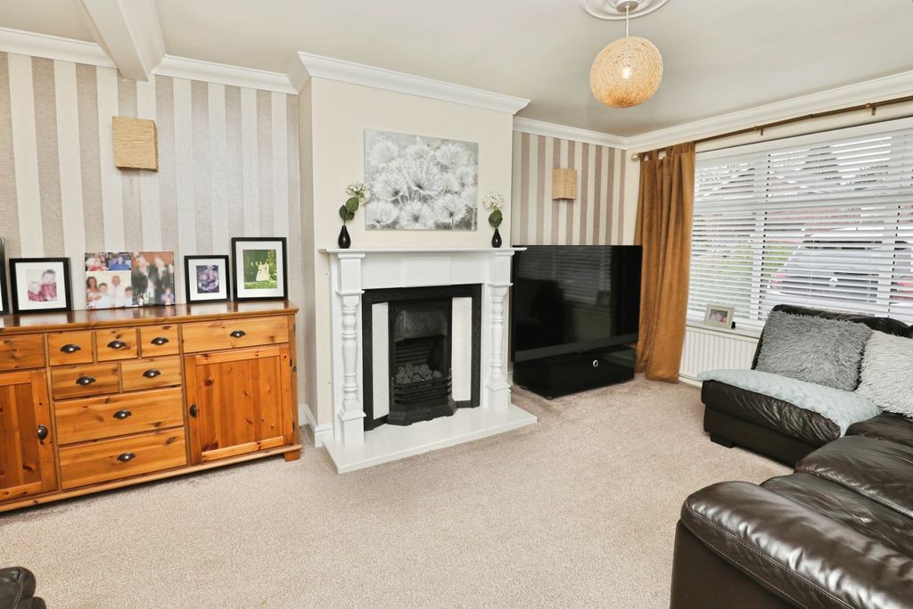 Property photo 2 of 15 Lounge