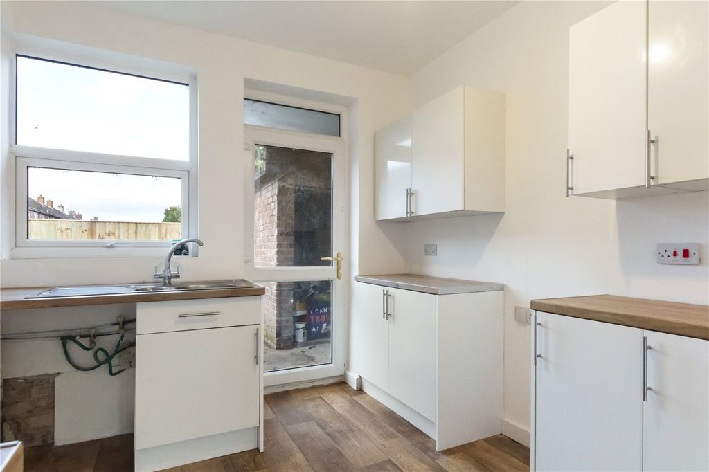 Property photo 2 of 9 Picture No. 10