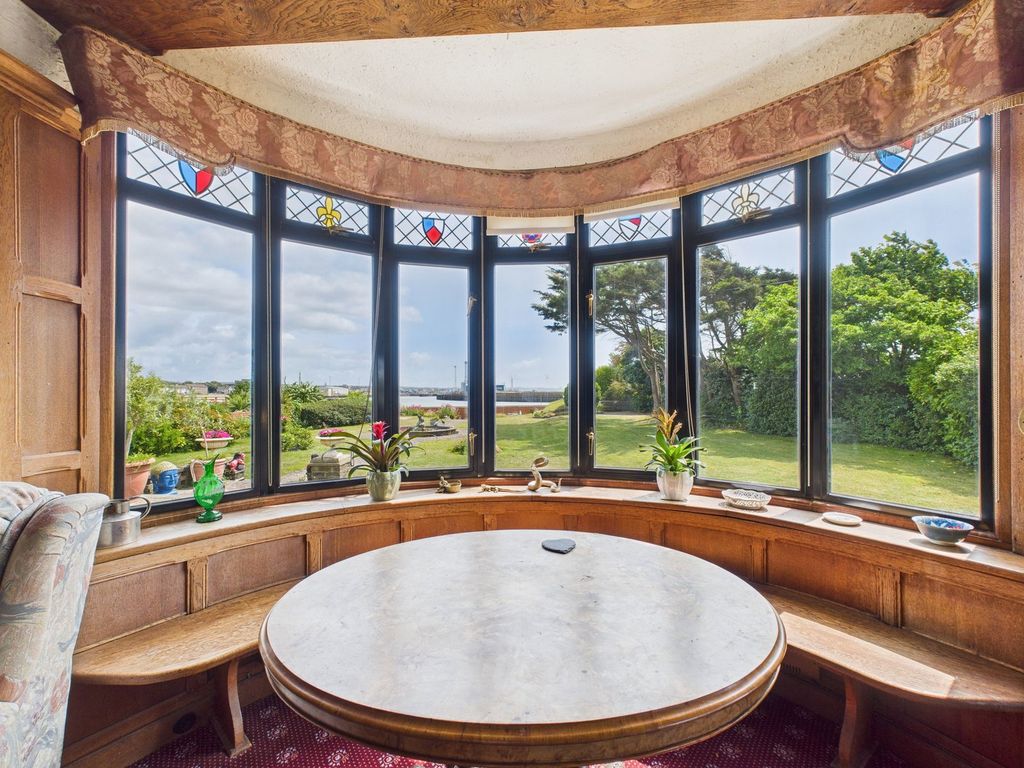 Property photo 3 of 49