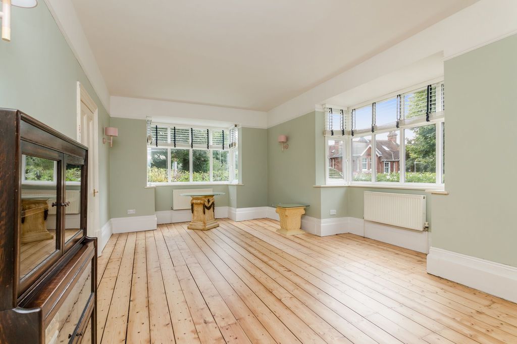 Property photo 3 of 21 Living Room