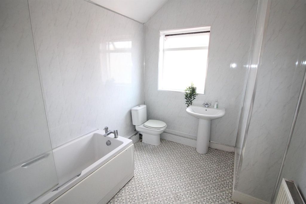 Property photo 3 of 12 Bathroom