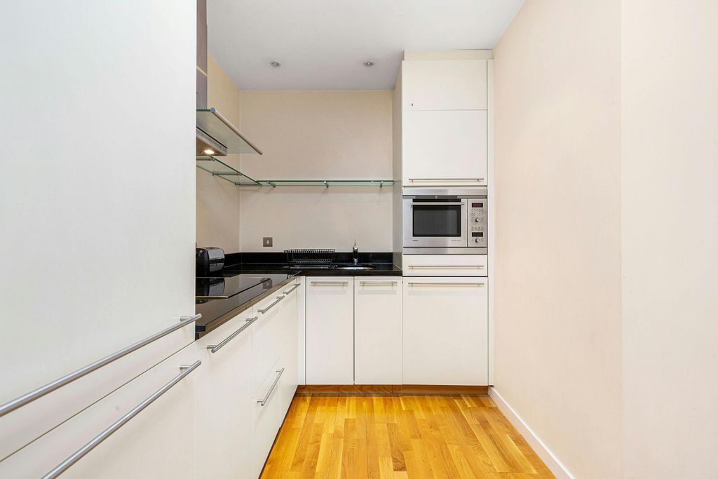 Property photo 3 of 11 Kitchen