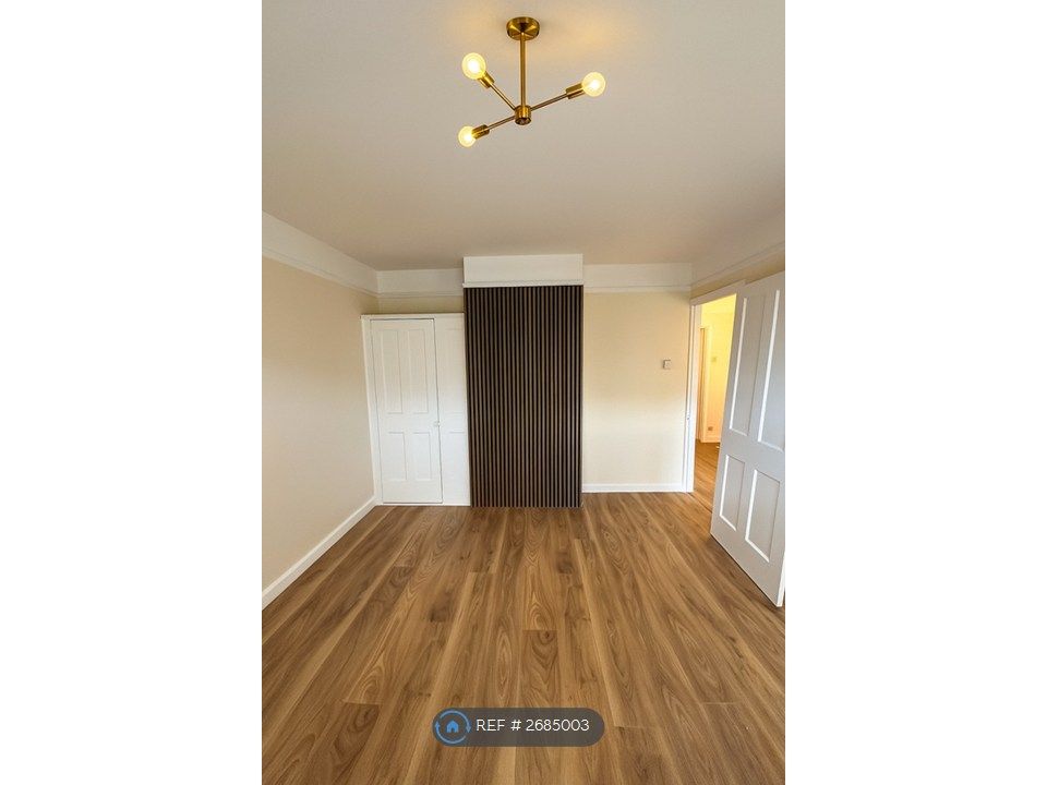 Property photo 2 of 7 Bedroom 1