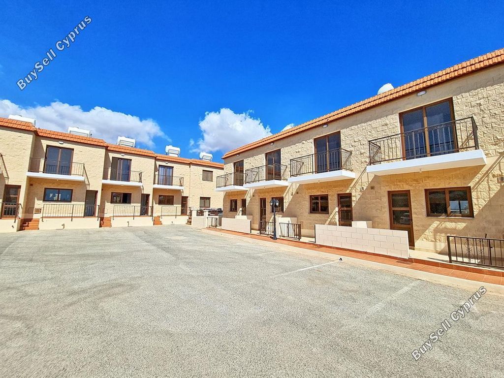 Property photo 2 of 35