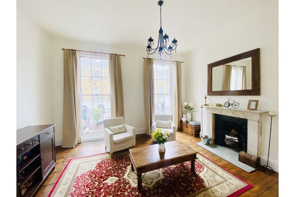 Property photo 2 of 11 Living Room