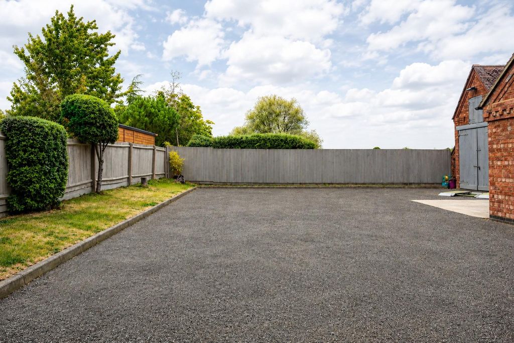 Property photo 3 of 32