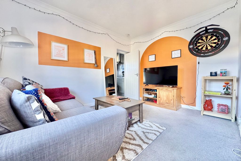 Property photo 2 of 14 Lounge