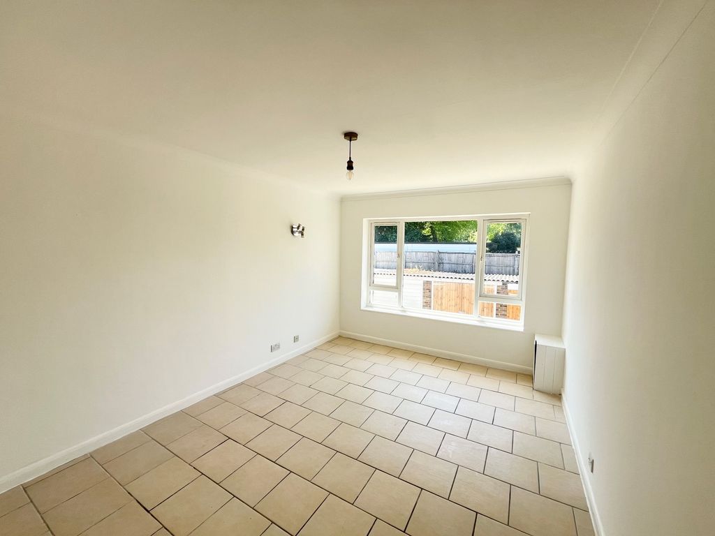 Property photo 1 of 7 Living Room