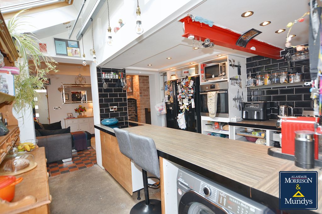 Property photo 3 of 13 Kitchen (2)