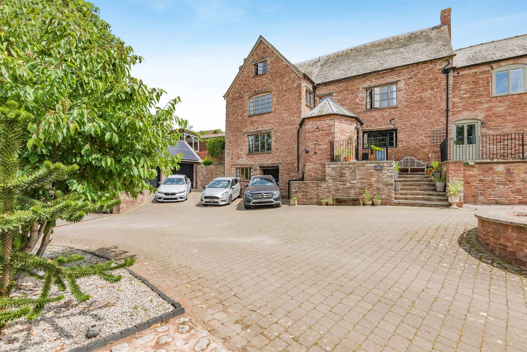 Property photo 1 of 33