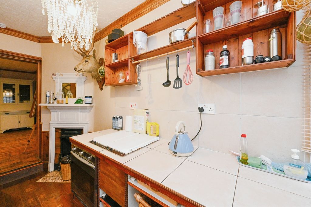 Property photo 2 of 17