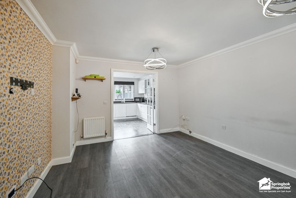 Property photo 3 of 19 2