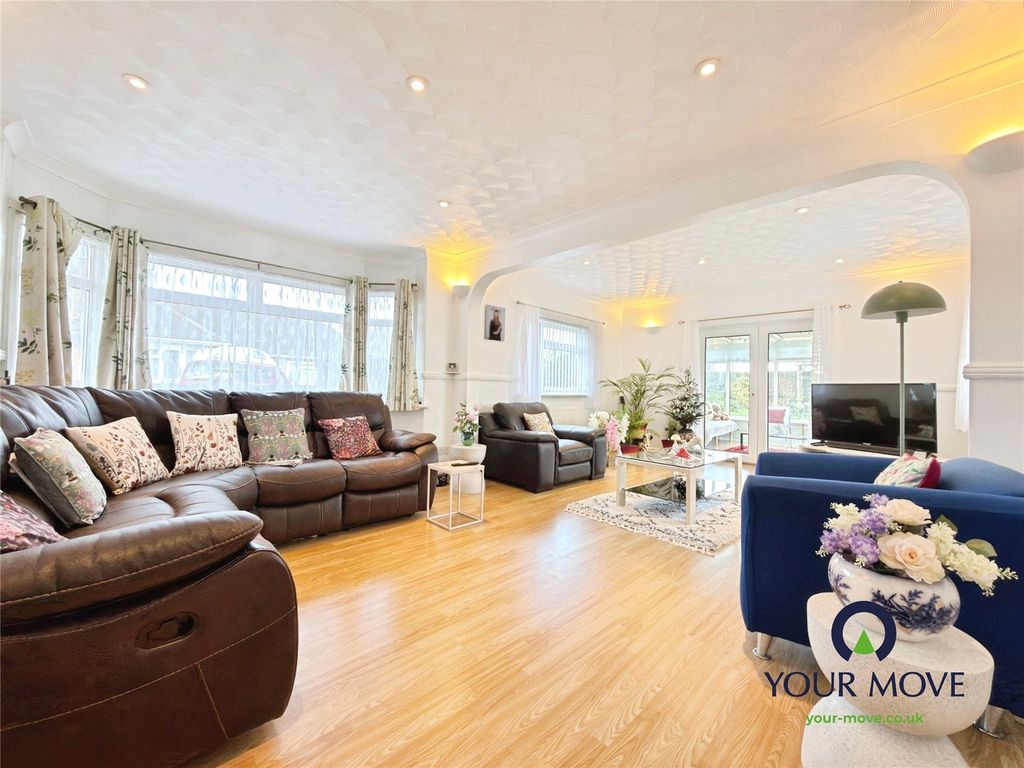 Property photo 2 of 20 Lounge/Dining