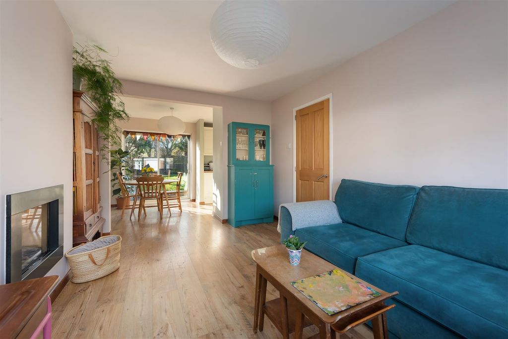 Property photo 3 of 17 Meadow Walk, Whitstable