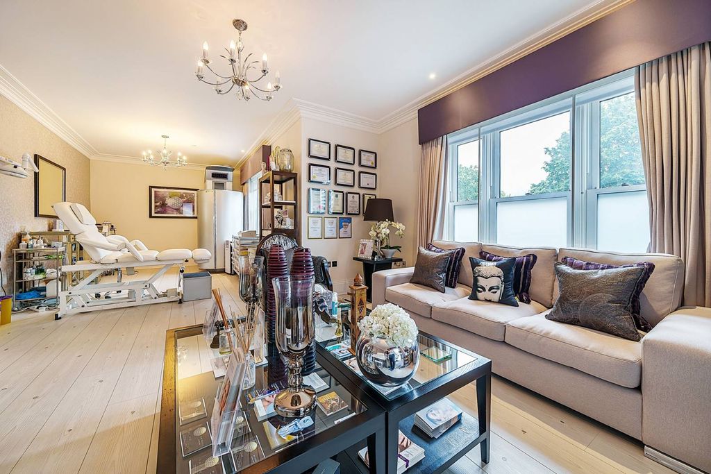 Property photo 2 of 37