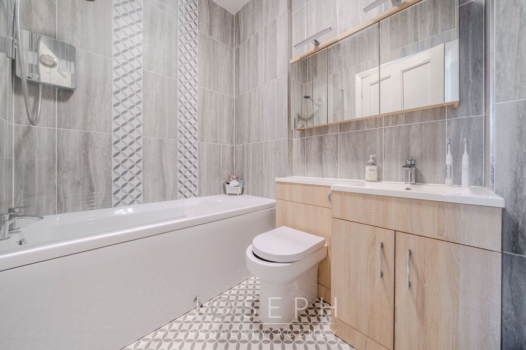 Additional image 13 of 3 bed flat for saleFoxhall Road, Ipswich IP3