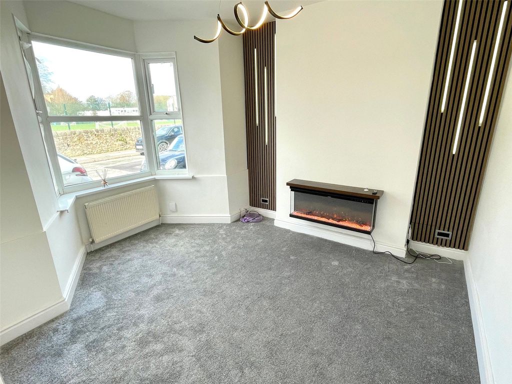 Property photo 2 of 22 Living Room