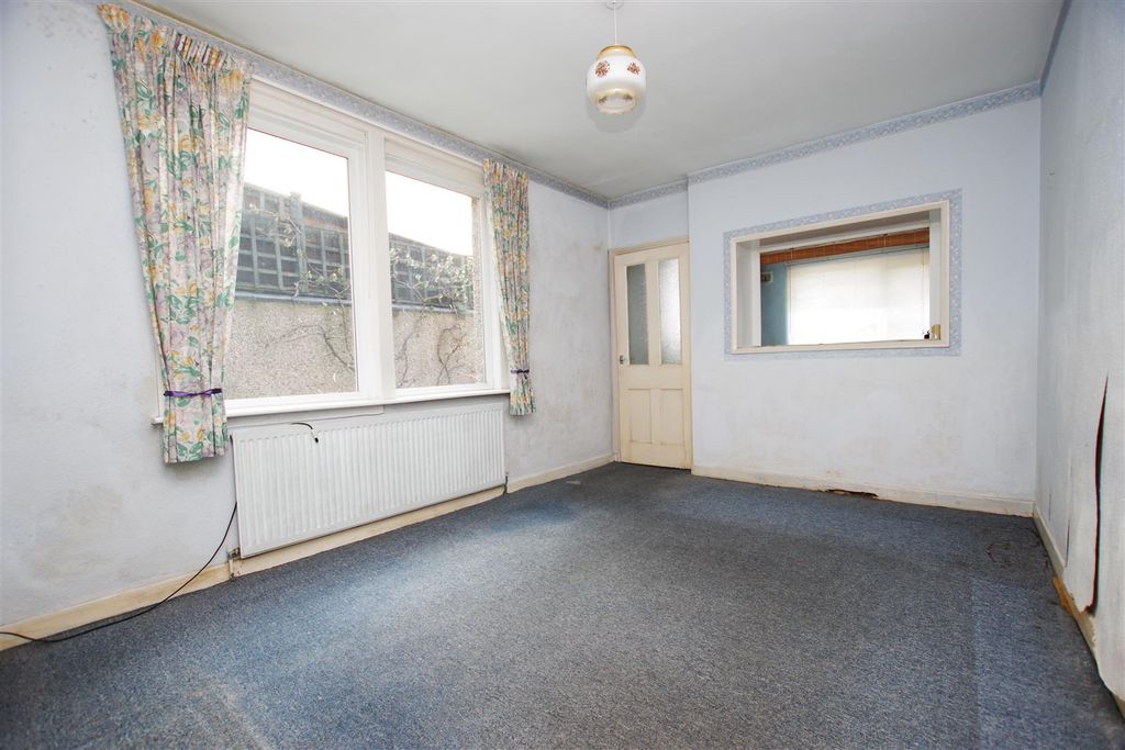 Property photo 3 of 12 Family/Dining Room