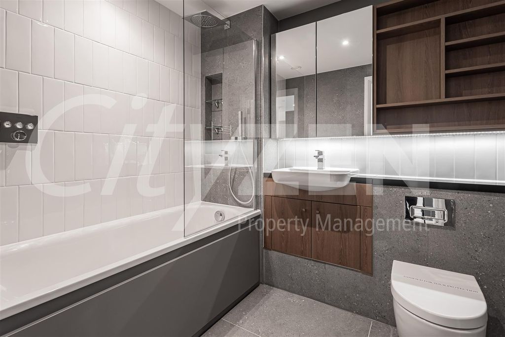 Property photo 3 of 20 Bathroom