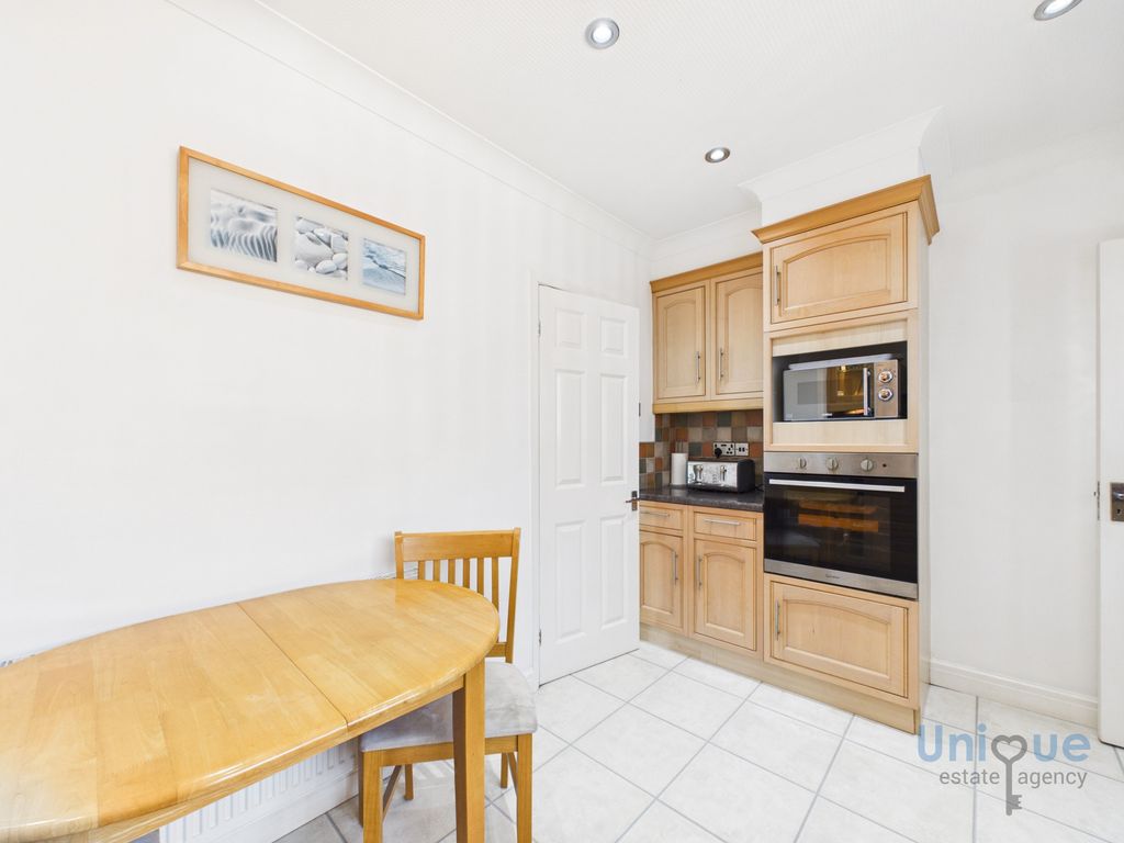 Property photo 3 of 24