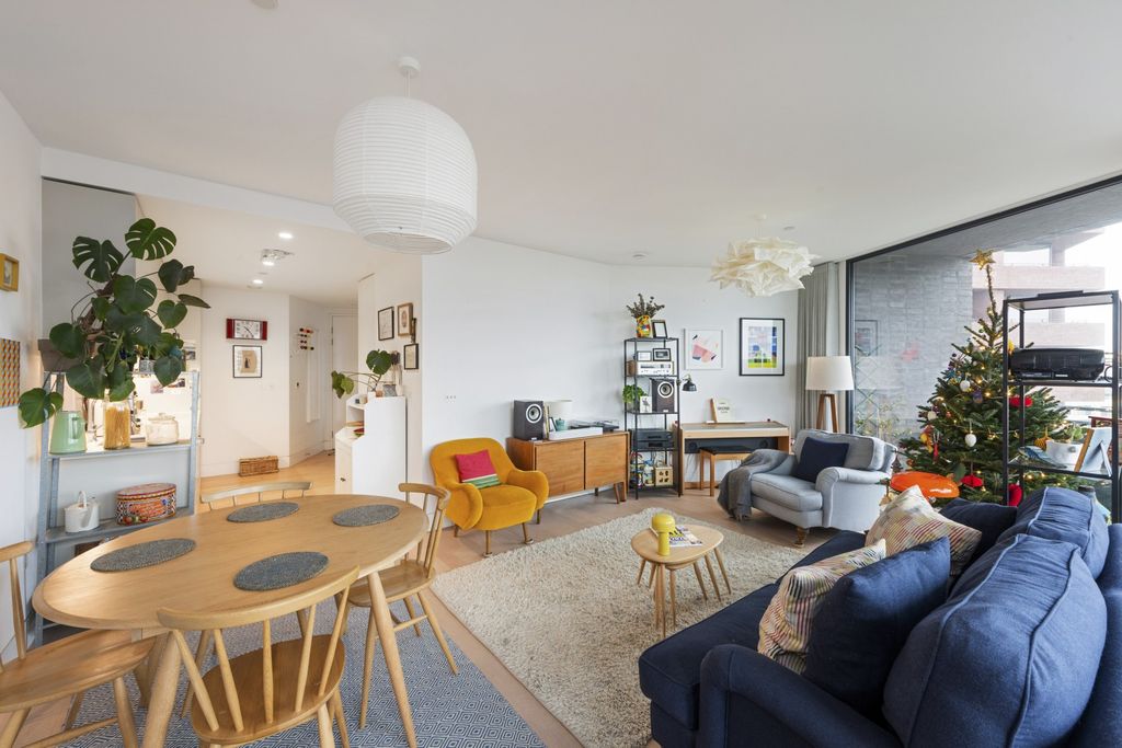 Property photo 3 of 12