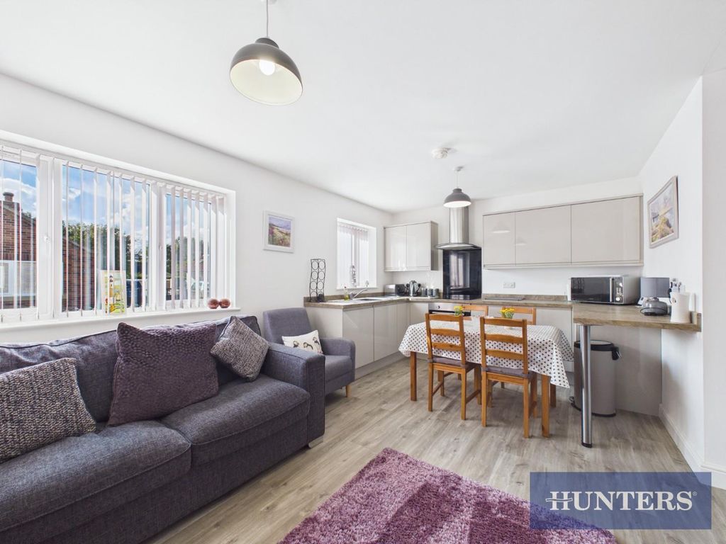 Property photo 3 of 11 Cam03463G0-Pr0252-Still006.Jpg