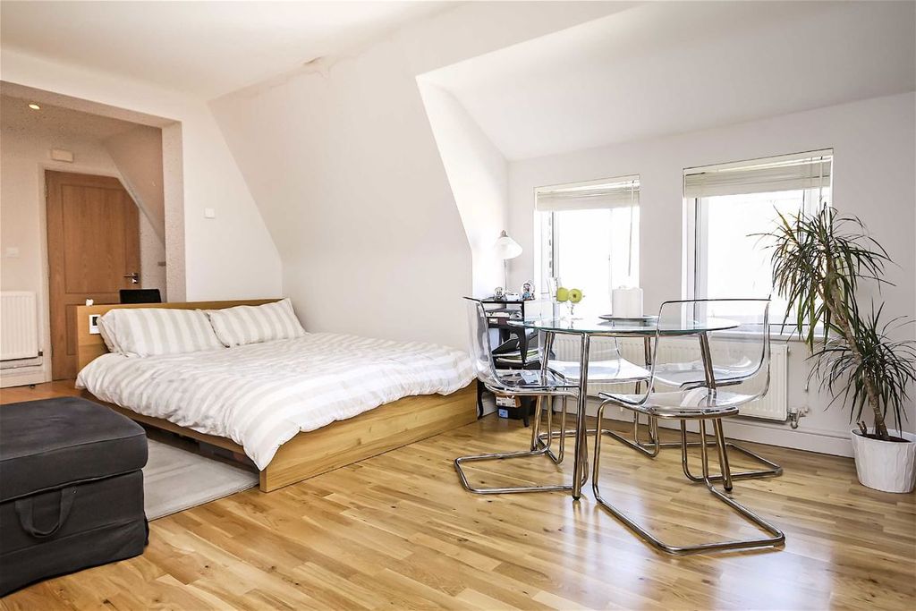 Property photo 2 of 3