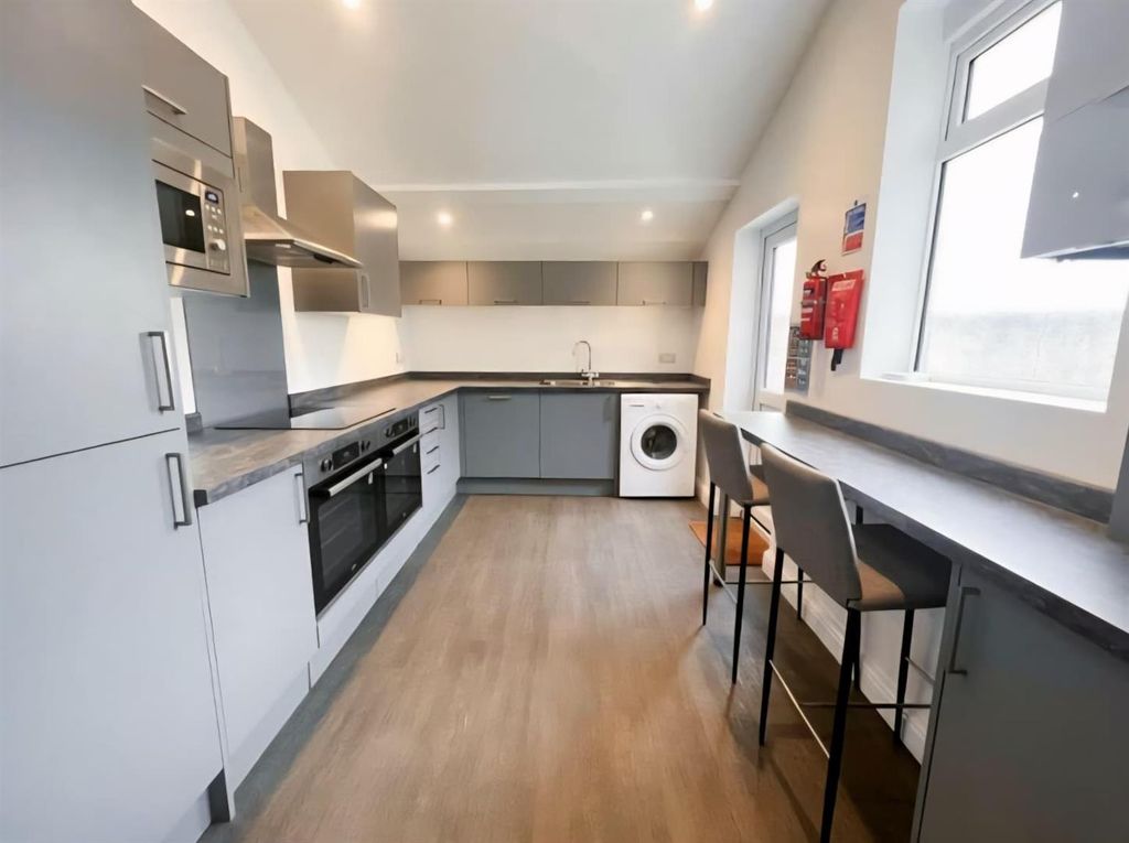 Property photo 2 of 13 Kitchen